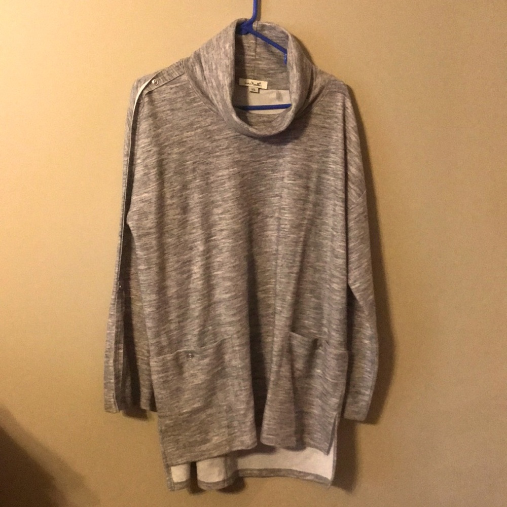 L/XL oversized top with front pockets . Gray. Cowl neck